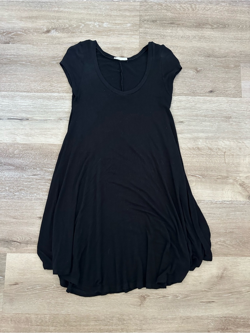 Reborn J Black Short Sleeve Scoop Dress